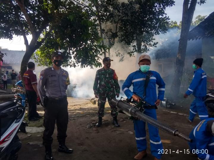 Anggota Koramil 04/Garung Himbau Warga Selalu Patuhi Protokol Kesehatan